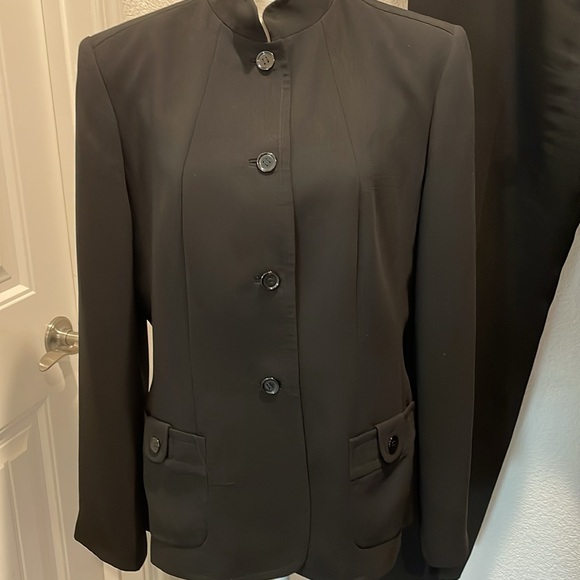 Calvin Klein 2 pc suit. High neck collar jkt w/pkts. Classic slacks w/side pkts. - Picture 2 of 14